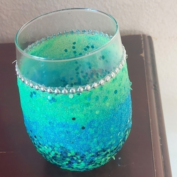 HANDMADE blue and green Glitter Ombré Wine Glass - Picture 3 of 8